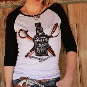 Black and White Graphic Tee Size XL